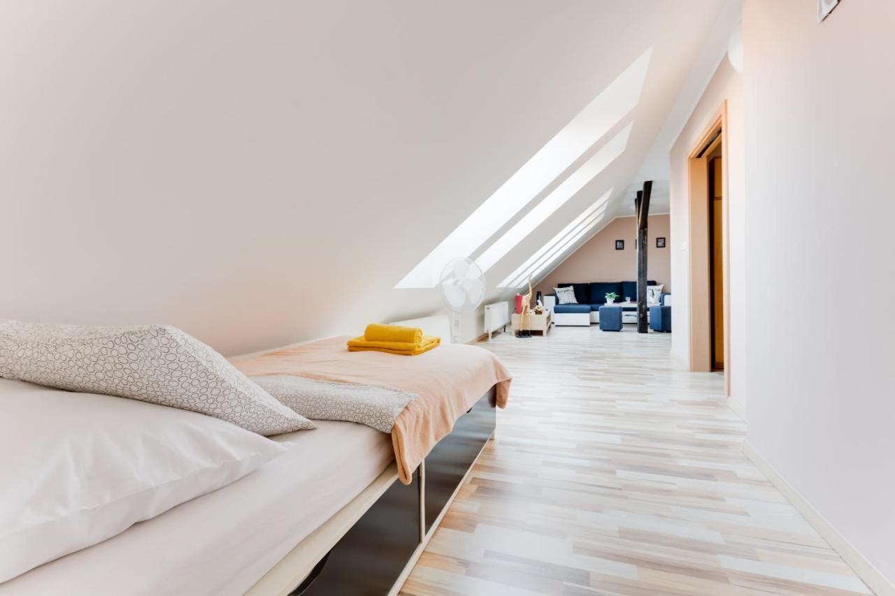 Jane's Attic * Prag